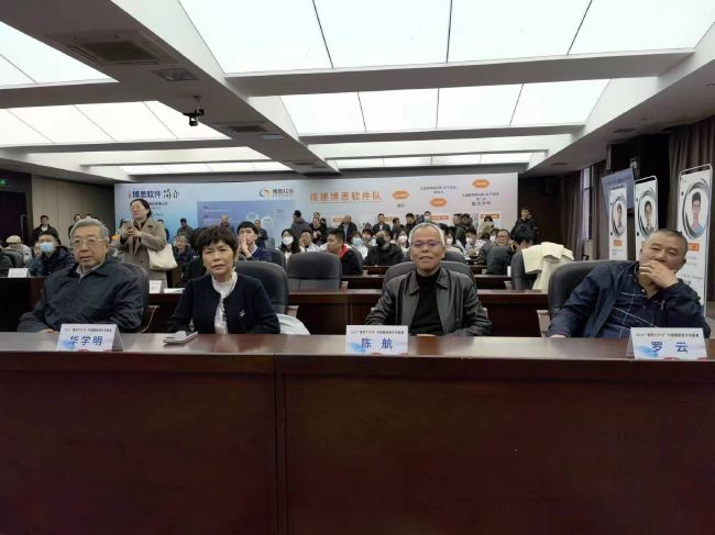 不过，TA表示这笔租借中并没有包含任何形式的召回条款，因此切尔西无法将冬窗召回卢卡库列为一个补强选择。